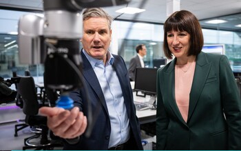 Leader of the Labour Party Keir Starmer (L) and Shadow Chancellor Rachel Reeves