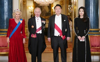 Queen Camilla, King Charles III, President of South Korea Yoon Suk Yeol and his wife Kim Keon Hee ahead of the State Banquet at Buckingham Palace, London